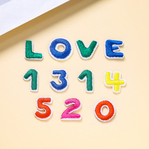 Mini patchs brodés en feutre non tissé, lettres et chiffres de l'alphabet anglais, à appliquer au fer, accessoires de bricolage DIY - Product Image 1