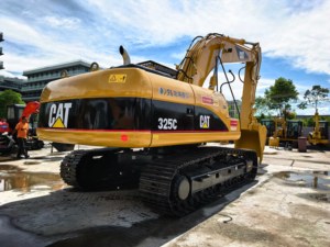 Excavatrice Caterpillar Cat325C d'occasion, pelle sur chenilles hydraulique avec équipement de construction essentiel, moteur et pompe - Product Image 4