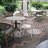 Chaise de salle à manger empilable de luxe moderne pour jardin, style bistrot français, en rotin tressé, pour restaurant, café et extérieur
