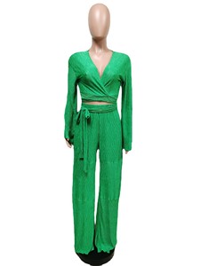 ชุดเซ็ต 2 ชิ้น เสื้อครอปคอวีลึกผ้าสเตรช กางเกงขายาวทรงกว้าง สไตล์ลำลองสำหรับผู้หญิง รุ่นใหม่ล่าสุด - Product Image 6