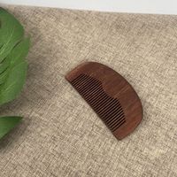 Peine de masaje de sándalo rojo Amo-dong de doble cara con dientes anchos y finos para desenredar el cabello, venta al por mayor directa de fábrica de Guangdong