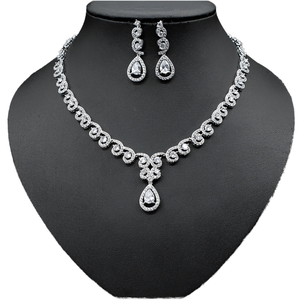 Ensemble collier et boucles d'oreilles en laiton doré brillant avec fleurs en zircon cubique, 2 pièces, cadeau de fiançailles, d'anniversaire ou de mariage pour femme - Product Image 1