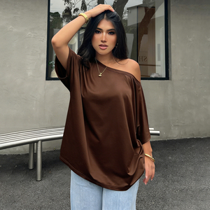 เสื้อยืดแขนสั้นทรงหลวมแบบถัก สีพื้นเรียบง่าย สไตล์ลำลองสำหรับฤดูร้อน  แบบเปิดไหล่  สามารถปรับแต่งได้ สำหรับผู้หญิง - Product Image 3
