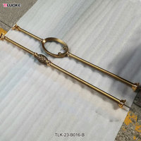 Balustrade d'escalier moderne en laiton moulé au sable, design au sol, finition laiton antique, pièces en or K, hauteur personnalisable