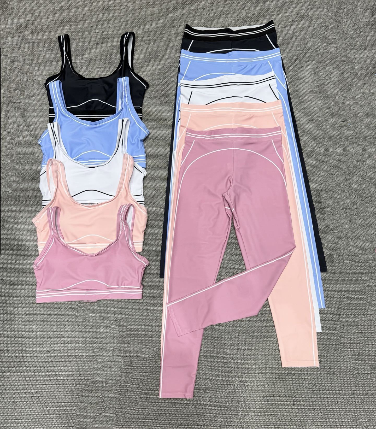 Custom Women Yoga Two-Piece Fitness Set Breathable Seamless Skin-Friendly Elastic Waist Four-Way Stretch Eco-Friendly Solid Yoga