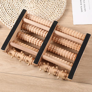 Fußmassagegerät aus Naturholz mit 5 Reihen Nagelrollen zur Entspannung und Linderung von Fußschmerzen - Product Image 3