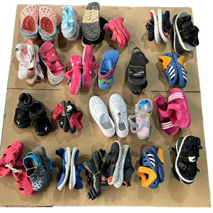 Sandales et pantoufles décontractées pour enfants, chaussures d'occasion en gros par balles - Product Image 1