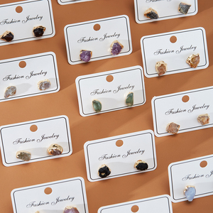 Anting Stud Batu Turmalin Hitam Alami Bentuk Tidak Beraturan Kristal Amethyst Kuarsa Dengan Cincin Emas Anting Stud Batu Penyembuh Perhiasan - Product Image 1