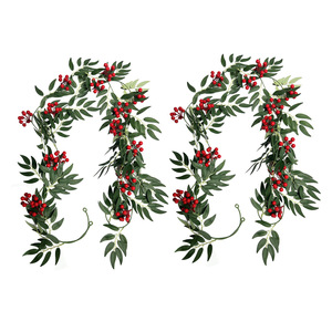Guirlande de Noël artificielle avec baies rouges et feuilles vertes pour décoration murale intérieure, 200 cm de haut, simulation réaliste - Product Image 1