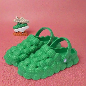 Tongs personnalisées à bulles Tongs pour femmes et hommes Pantoufles <span class=keywords><strong>tendance</strong></span> Eva Pantoufles unisexes à bulles avec sangle au talon - Product Image 1