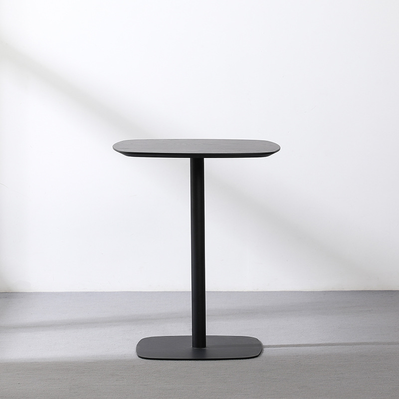 74 Alto Todo Negro con Acabado en Madera