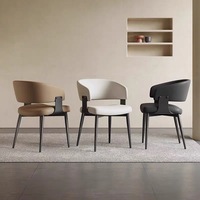 Chaise de salle à manger de style italien minimaliste pour restaurant commercial, design antique moderne, luxe léger, avec accoudoirs et dossier, structure métallique