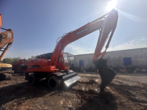 รถขุดล้อยางมือสอง Doosan DH210W-7 ขนาด 21 ตัน พร้อมใบมีด รถขุด Doosan DH210W DH210W-7 มือสอง ราคาถูก - Product Image 2