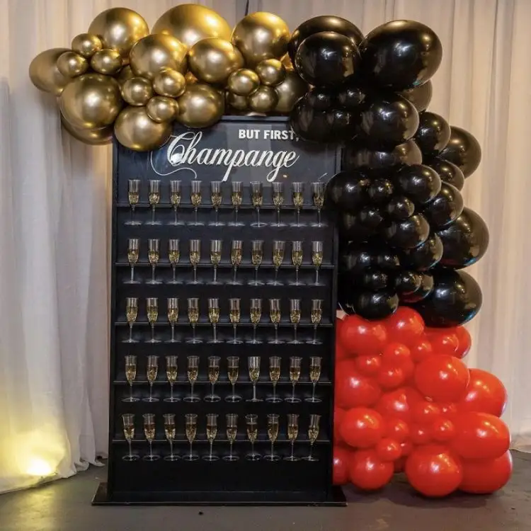 उच्च गुणवत्ता शैंपेन के गिलास धारक अलमारियों काले एक्रिलिक शादी शराब शैम्पेन दीवार प्रदर्शन