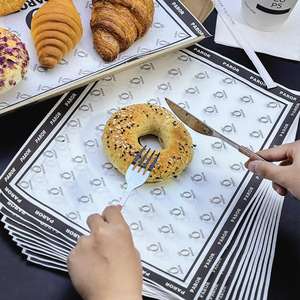 Papier ciré alimentaire vierge imprimé sur mesure, résistant à la graisse, jetable, pour emballage de burgers, sandwichs et restauration rapide - Product Image 1