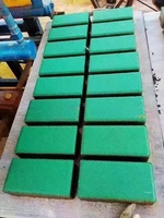 Nouvelle machine semi-automatique à blocs de béton 5-20 avec vibrateur pour la fabrication de briques de ciment de pavage au Kenya équipée de moules fiables