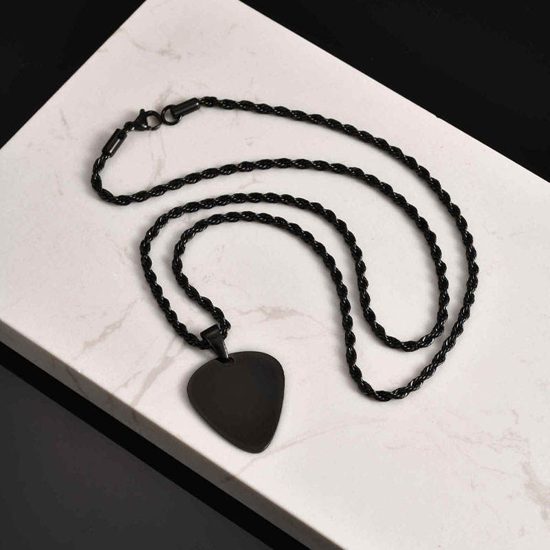 Chaîne torsadée argentée