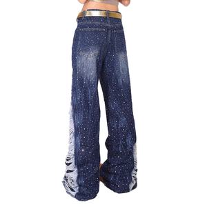 กางเกงยีนส์แฟชั่นใหม่สำหรับผู้หญิง สีเงินเงา ประดับเพชรเต็มตัว ดีไซน์ขาดๆ ทรงหลวม ไซส์ XL  ผ้าเดนิมมีโลโก้ที่เอว - Product Image 6