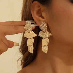 Boucles d'oreilles Jingciren Boutique, best-seller transfrontalier Europe et États-Unis, motif feuille irrégulière, design original et élégant - Product Image 1
