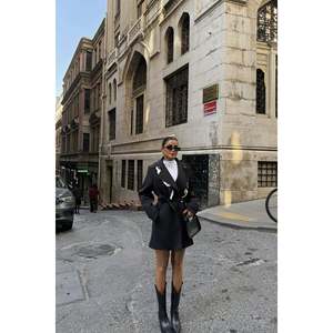 Manteau long en cuir noir Hosanna pour femme avec rembourrage en coton, idéal pour l'automne et l'hiver, grande taille, tissu tricoté, impression personnalisée - Product Image 3