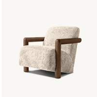 Fauteuil d'appoint moderne et luxueux en fourrure de mouton crème, écologique, avec structure en bois massif, pour chambre et salon