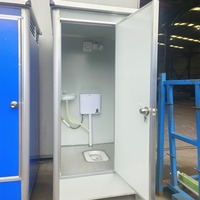 Toilettes mobiles préfabriquées écologiques, modernes et durables pour l'extérieur, salle de bain publique pratique et portable en panneaux sandwich d'acier