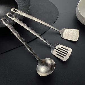 Juego de espátula, cuchara para sopa y colador de titanio puro, 3 piezas, apto para horno, solo lavar a mano - Product Image 2
