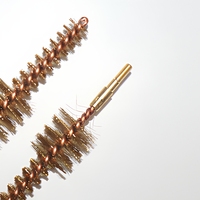 Brosse de nettoyage de canon en bronze et acier inoxydable, design léger, pour le tir et la chasse, scène d'éclairage sur fond blanc
