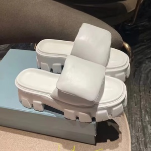 รองเท้าส้นสูงแบรนด์เนมดีไซน์หรู ขายดี รองเท้าแตะแบบเปิดนิ้วเท้าสำหรับผู้หญิง สไตล์ออฟฟิศ พื้นหนา รองเท้าสลิปเปอร์แบบสวม  พร้อมโลโก้แบรนด์ - Product Image 5