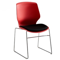 Chaise de bureau confortable empilable en plastique PP pour la formation, les réunions et les salles de conférence avec base en métal