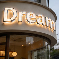 Letras de Metal Curvadas Personalizadas con Iluminación LED, Diseño en Forma de Arco para Letreros, Montaje en Pared