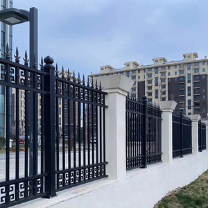 Clôture décorative en <span class=keywords><strong>acier</strong></span> de style moderne en <span class=keywords><strong>fer</strong></span> <span class=keywords><strong>forgé</strong></span> noir Clôture en aluminium galvanisé pour escalier Balcon <span class=keywords><strong>Acier</strong></span> inoxydable - Product Image 4