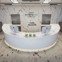 Bureau de réception moderne semi-circulaire en bois personnalisé pour hôtels bars salons de beauté caissiers hôpitaux gymnases réception incurvée