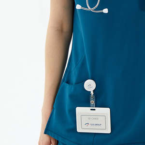 Blusa Médica Yilong con Cuello en V, Bolsillos Amplios, Pantalones Jogger con Cintura Elástica, Color Azul Lago, Transpirable, con Spandex, Comodidad para Profesionales Médicos - Product Image 6