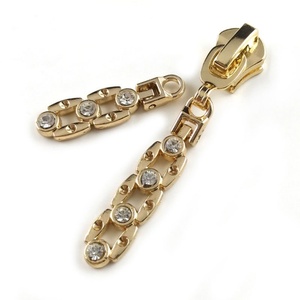 5 #   Tirette de fermeture éclair à verrouillage automatique en diamant pour fermetures éclair en plastique, logo personnalisé, couleur personnalisée, en alliage de zinc métallique sans nickel - Product Image 1