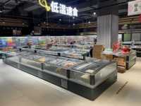 Congélateur vitrine avec façade en verre, extérieur en acier peint et intérieur en aluminium pour supermarché, spécial aliments surgelés