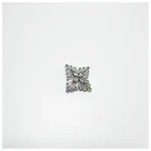 금속 단추-커프스 단추 핀 버클 및 코사지를 특징으로 하는 도매 맞춤 고급 샤이니 다이아몬드 장식 의류