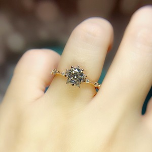 <span class=keywords><strong>Anello</strong></span> Aperto Regolabile in Acciaio Inossidabile con Diamante Scintillante, <span class=keywords><strong>Anello</strong></span> a Fiocco di Neve con Zircone Simulato da <span class=keywords><strong>1</strong></span> <span class=keywords><strong>Carato</strong></span> a Sei Punte - Product Image 4