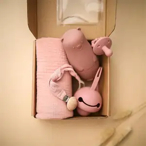 2024 Offre Spéciale nouveau-né bio bébé cadeau ensemble bébé mousseline coton couverture bébé sucette chaîne Silicone Animal bain jouets ensemble