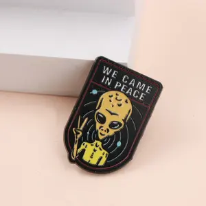 Shmik Science Fiction avec des lettres humoristiques NOUS SOMMES VENUS EN PAIX Émail Métal Drôle Épinglettes En Gros <span class=keywords><strong>Bijoux</strong></span> Cadeau - Product Image 2