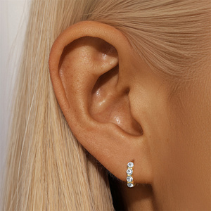 Pendientes de Aro Minimalistas Hipoalergénicos de Plata de Ley S925 con Circonita de Engaste Invisible, Chapados en Oro de 18k, para Mujer - Product Image 4