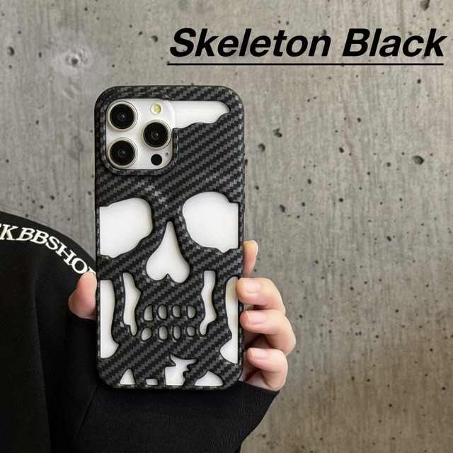 Luxury Carbon fiber Hollow Out Skull Phone Case for iPhone 15 14 13 12 11 Pro Max Fashion Creative Mobile Phone Case