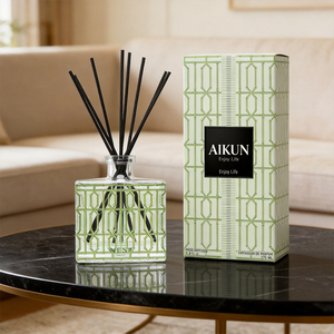 ชุดน้ำหอมปรับอากาศอิกุน กลิ่นพฤกษ์สดชื่น สูตร IP12 บรรจุขวดสีเขียวพิมพ์ลายสวยงาม ขนาด 175 มล. สำหรับใช้ในบ้าน - Product Image 1