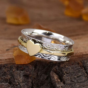 Anello con Design Geometrico a Cuore Bicolore Stile Vintage per Donne - Product Image 2