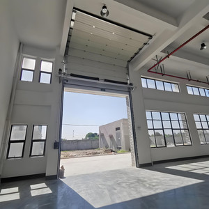 Porte sectionnelle industrielle électrique à isolation thermique, levage vertical avec petite porte de passage pour les opérations en <span class=keywords><strong>baie</strong></span> de chargement - Product Image 6