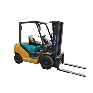 Montacargas Komatsu FD25 Usado de Dos Etapas con Motor Diésel Japonés de 2.5t, Desplazador Lateral Hidráulico y Neumáticos Sólidos - Product Image 1