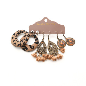 Boucles d'oreilles pendantes bohèmes en alliage plaqué bronze antique avec pompons pour femme – Bijoux de mode pour soirée - Product Image 5