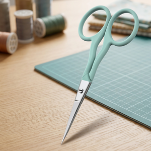 Ciseaux de manucure professionnels incurvés en acier inoxydable, pour droitiers, outil de précision pour la coupe des cuticules, durables et élégants - Product Image 2