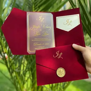 Venta al por mayor de lujo personalizado elegante acrílico transparente tarjetas de boda diseños terciopelo invitación rojo con sobre para evento de boda