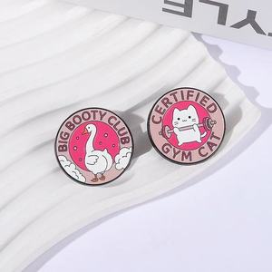 Broches Metálicos con Diseño de Animalitos Rosados para Club Big Booty, Pin de Solapa Esmaltado con Impresión UV - Product Image 3
